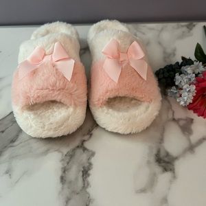 Laura Ashley Open Toe Slippers.!!